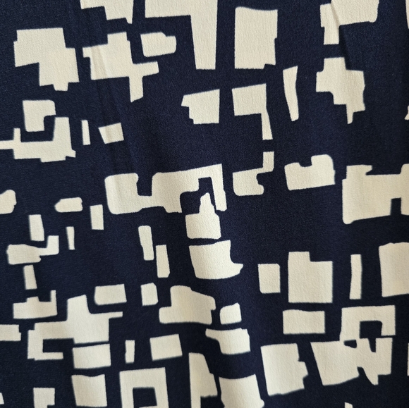 Susan Graver black and white layered , sleeveless blouse large - Picture 5 of 5